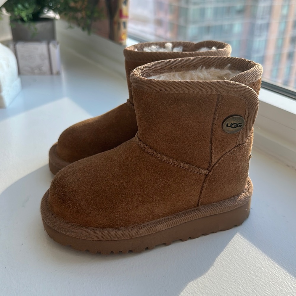 Uggs boots - size 6 - barely used - great condition!